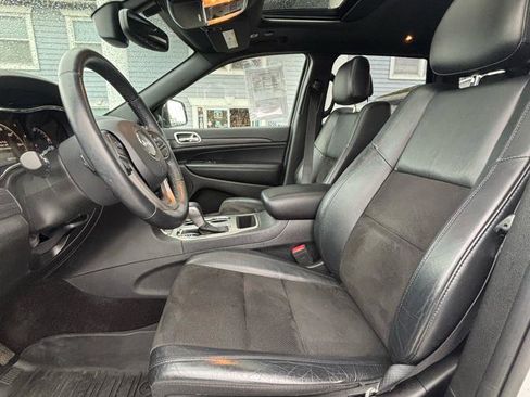Used 2019 Jeep Grand Cherokee Altitude AWD/4WD image 9