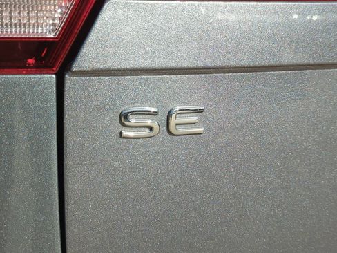 Used 2024 Volkswagen Tiguan SE R-Line FWD image 5