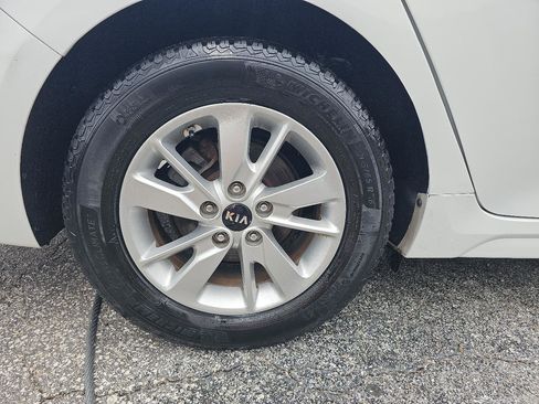 Used 2017 Kia Optima LX image 15