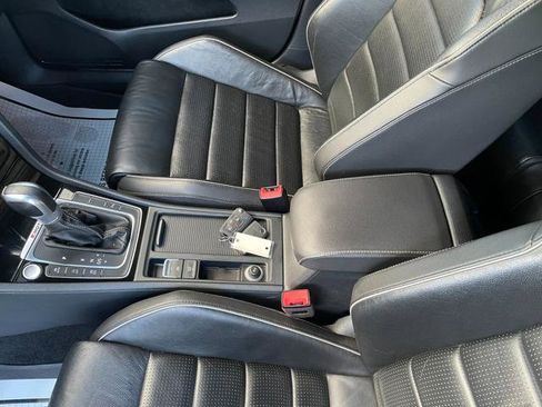 Used 2019 Volkswagen Golf R 4-Door image 15