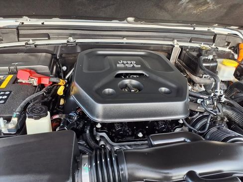 Used 2021 Jeep Wrangler Sahara w/ Cold Weather Group image 15