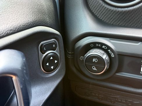 Used 2024 Jeep Gladiator Mojave w/ Safety Group AWD/4WD image 16