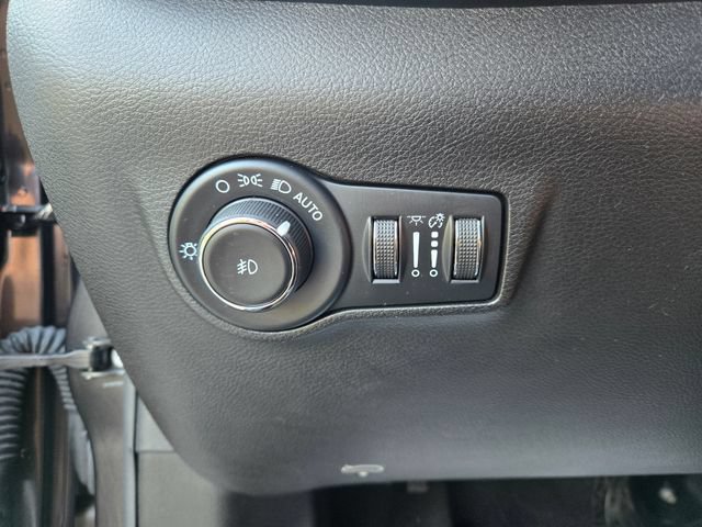 Used 2023 Jeep Compass Limited w/ Elite Group AWD/4WD image 16