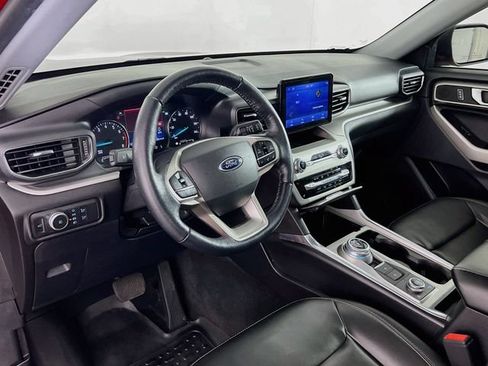Used 2022 Ford Explorer XLT w/ Equipment Group 202A AWD/4WD image 36