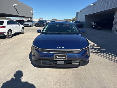 Used 2025 Kia K4 LXS image 2