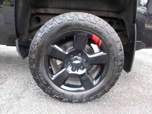 Used 2017 Chevrolet Silverado 1500 LT w/ Redline Edition AWD/4WD image 19