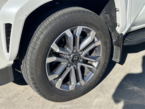 Used 2025 Toyota 4Runner Limited image 9