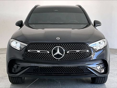 Used 2025 Mercedes-Benz GLC 300 image 3