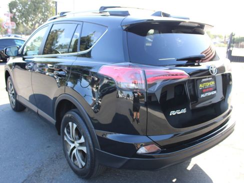 Used 2018 Toyota RAV4 LE w/ All Weather Liner Package FWD image 36