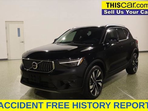 Used 2024 Volvo XC40 B5 Plus w/ Protection Package Premier AWD/4WD image 3