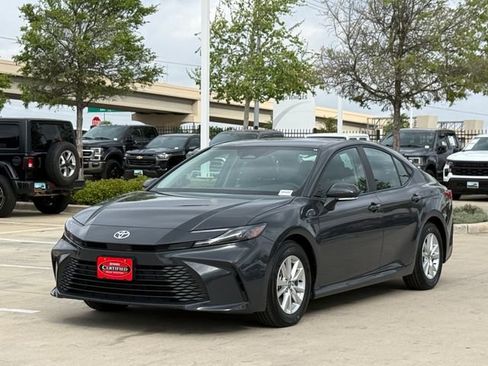 Used 2025 Toyota Camry LE image 10