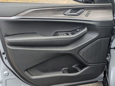 New 2025 Jeep Grand Cherokee Limited image 10