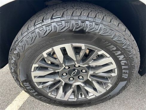 Certified 2025 Chevrolet Tahoe Z71 w/ Z71 Off-Road Package image 11