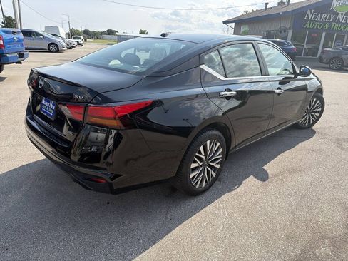 Used 2023 Nissan Altima 2.5 SV w/ SV Premium Package AWD/4WD image 7