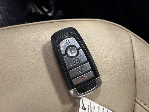 Used 2022 Ford Edge SEL w/ Convenience Package AWD/4WD image 21