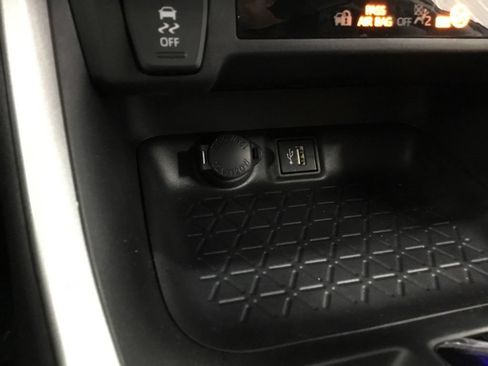 Used 2025 Toyota RAV4 XLE AWD/4WD image 24