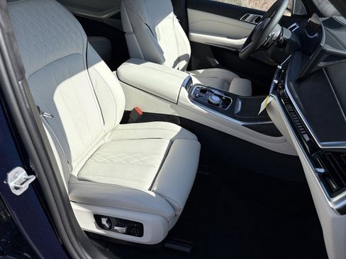 Used 2025 BMW X7 M60i image 26