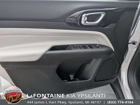 Used 2025 Jeep Compass Limited AWD/4WD image 14