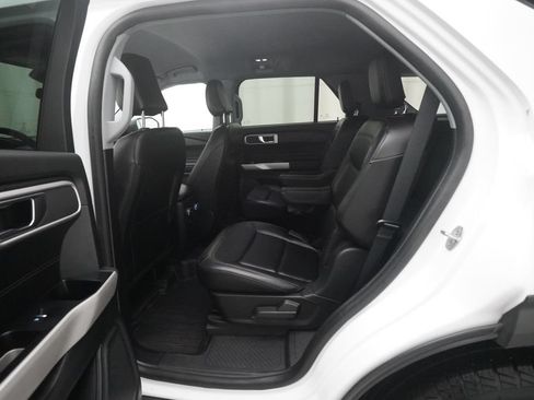 Used 2021 Ford Explorer XLT w/ Equipment Group 202A AWD/4WD image 16