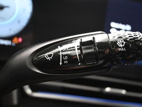 Used 2025 Hyundai Elantra Limited FWD image 25