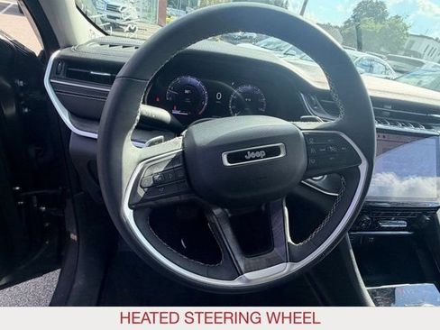 Certified 2023 Jeep Grand Cherokee Limited w/ Black Appearance Package AWD/4WD image 11