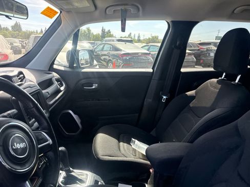Used 2018 Jeep Renegade Latitude w/ Advanced Technology Group FWD image 21