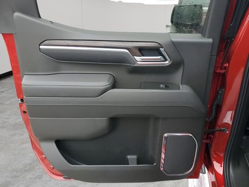 New 2026 GMC Sierra 1500 SLT image 17