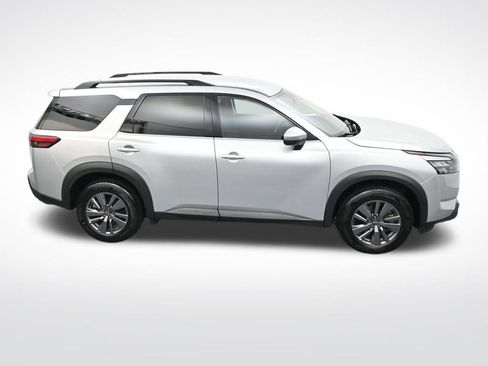 Used 2024 Nissan Pathfinder SV image 24