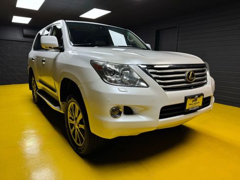 Used 2011 Lexus LX 570 4WD w/ Luxury Pkg image 3