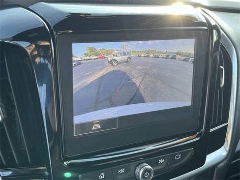 Used 2022 Chevrolet Traverse LT image 38