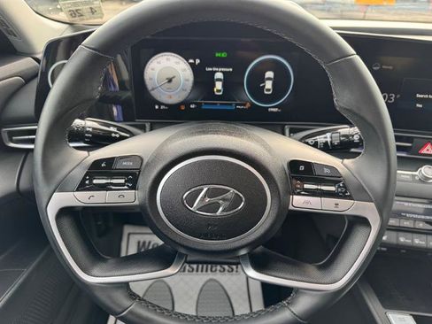 Used 2021 Hyundai Elantra Limited image 15