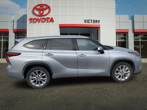 Used 2021 Toyota Highlander Limited FWD image 6