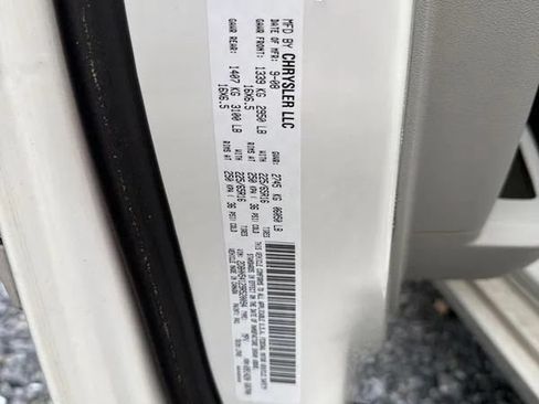 Used 2009 Dodge Grand Caravan SXT w/ Entertainment Group 2 FWD image 3
