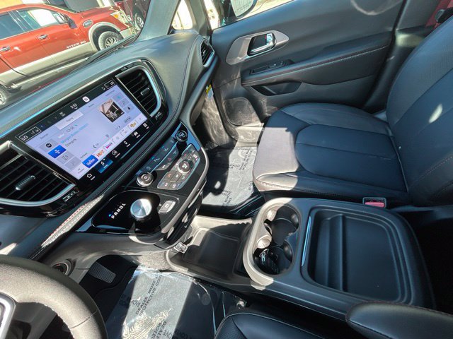 New 2027 Chrysler Pacifica Select FWD image 24