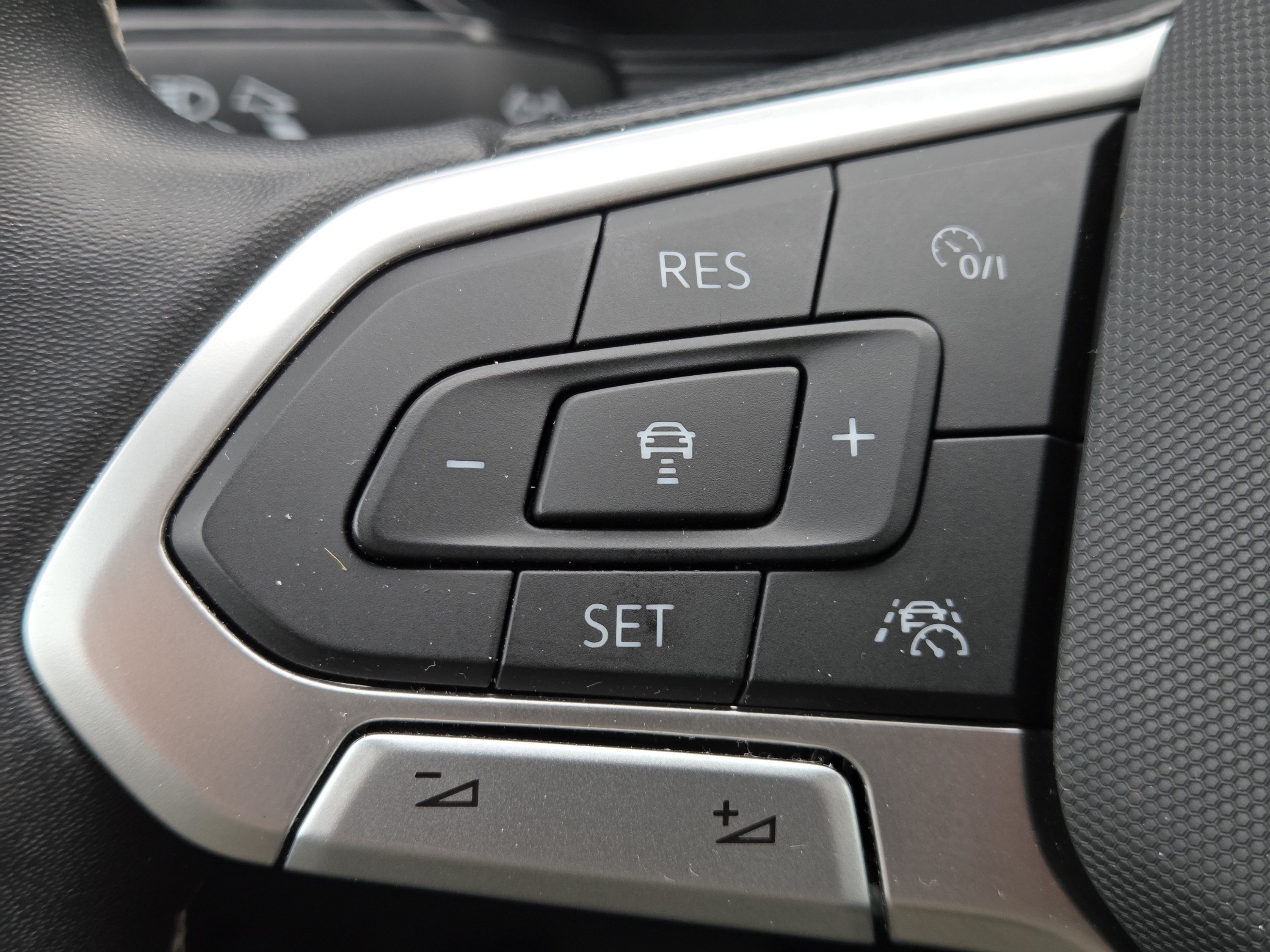 Used 2023 Volkswagen Taos SEL AWD/4WD image 15