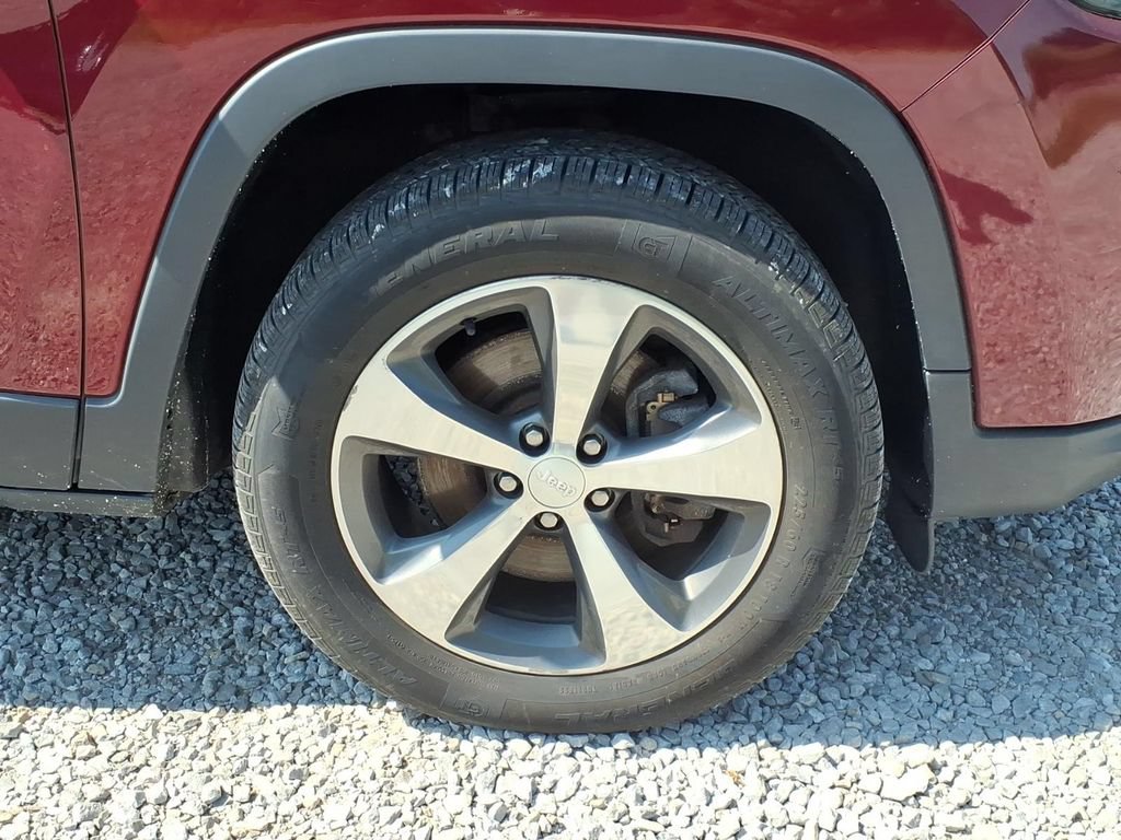 Used 2020 Jeep Cherokee Limited AWD/4WD image 14