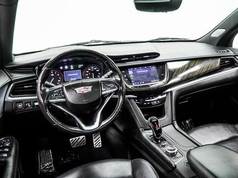 Used 2020 Cadillac XT6 Premium Luxury image 5