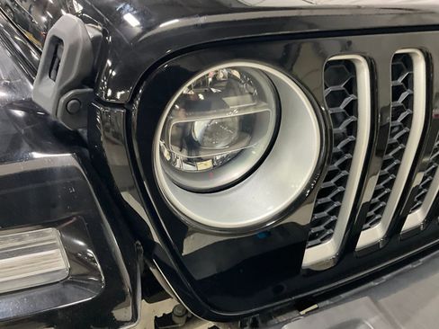 Used 2022 Jeep Wrangler Unlimited Sahara w/ Cold Weather Group AWD/4WD image 25
