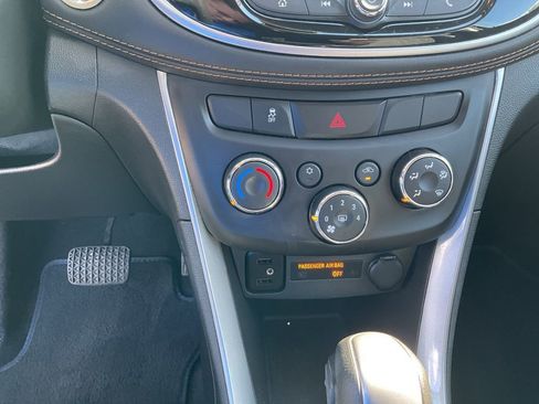 Used 2022 Chevrolet Trax LT w/ Driver Confidence Package image 6