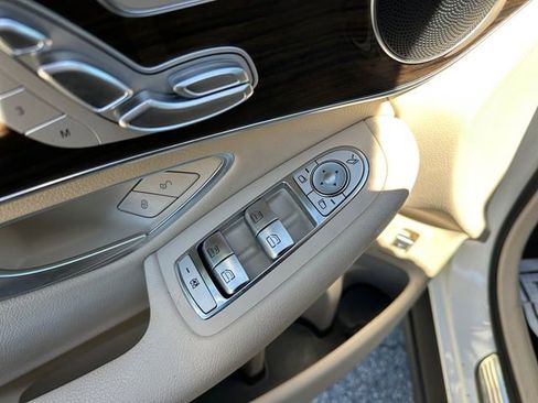 Used 2022 Mercedes-Benz GLC 300 w/ Premium Package Lite image 19