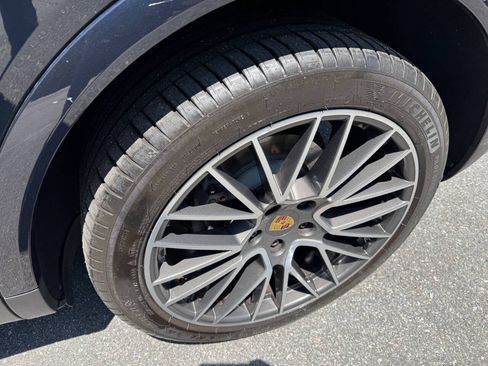 Used 2021 Porsche Cayenne AWD/4WD image 12