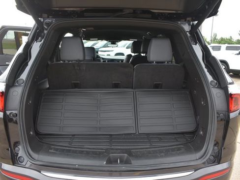Used 2024 Buick Enclave Premium AWD/4WD image 17