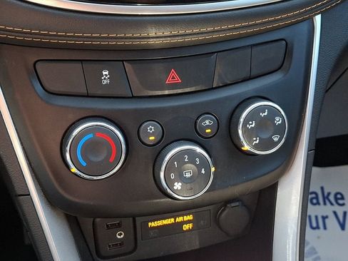 Used 2022 Chevrolet Trax LT w/ Driver Confidence Package AWD/4WD image 16