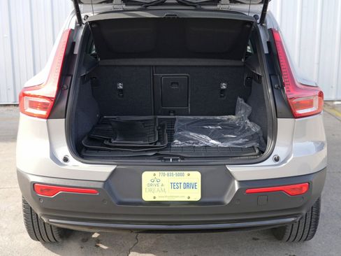 Used 2023 Volvo XC40 B5 Ultimate w/ Protection Package Premier image 10