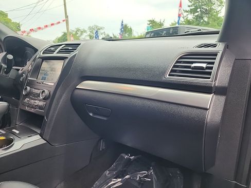 Used 2018 Ford Explorer XLT w/ Equipment Group 202A AWD/4WD image 39