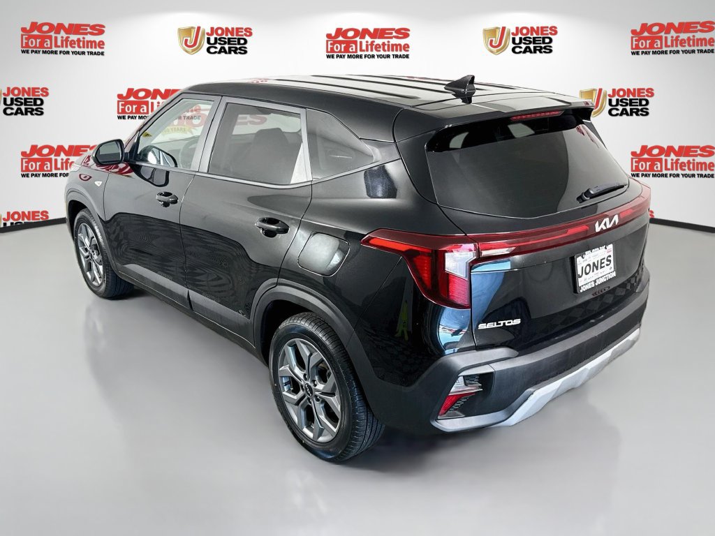 Used 2026 Kia Seltos LX FWD image 2