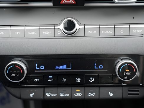 Certified 2024 Hyundai Elantra SEL w/ Convenience Package FWD image 34