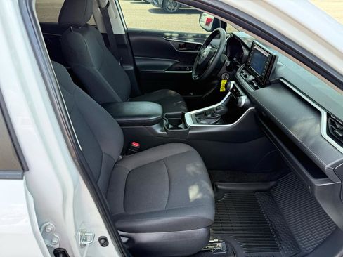 Used 2021 Toyota RAV4 LE FWD image 19