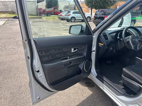 Used 2013 Kia Soul + w/ Audio Pkg FWD image 15