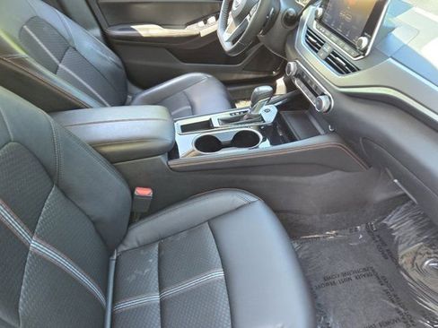Used 2024 Nissan Altima 2.5 SR FWD image 15